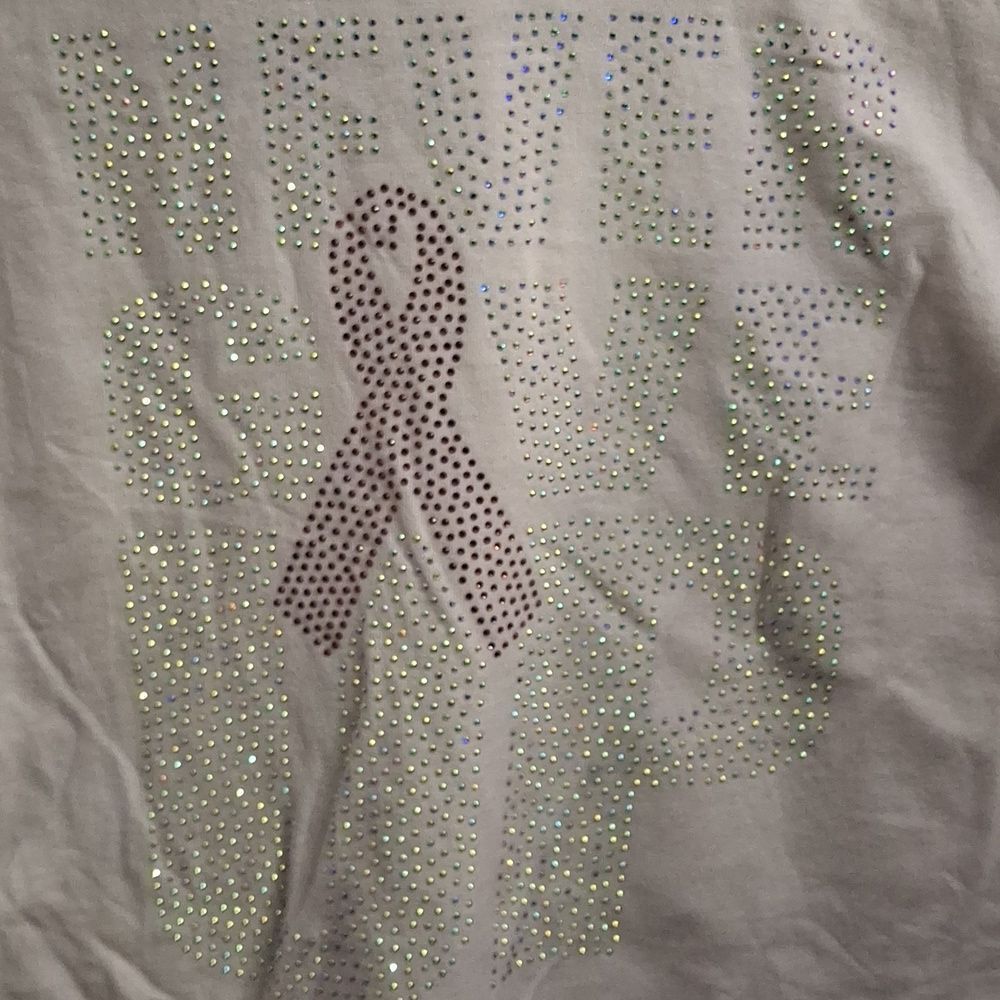 NNWT Never Give Up Breast Cancer Rhinestone Tee
